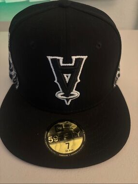 New Era Black Fitted Hat size 7